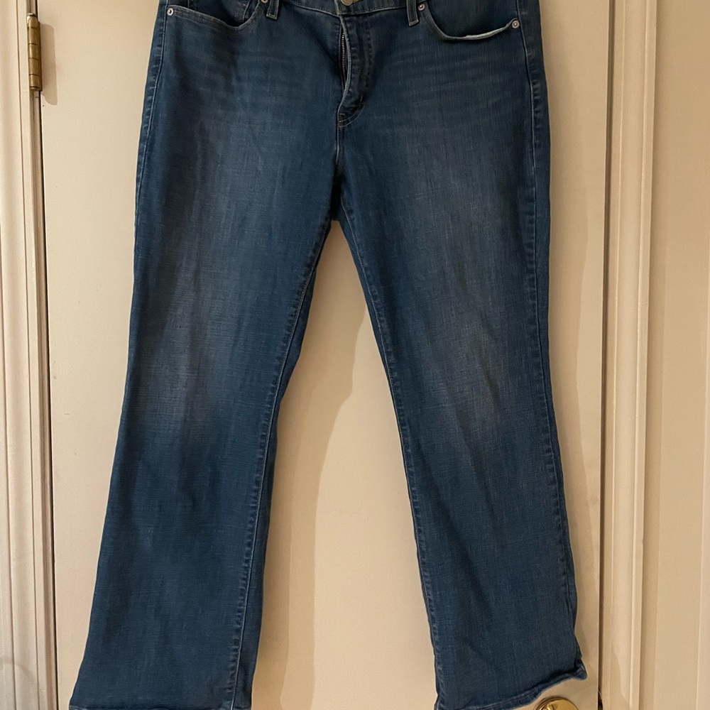Women’s Levi 415 class boot denim blue jeans. Size 18W.